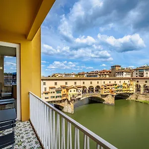 apt-yd-balcony-on-pontevecchio-view.it-tuscanyhotel.com/